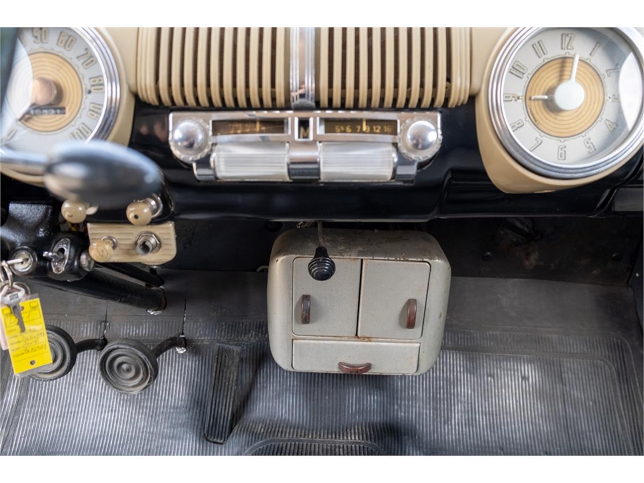 Ford-Sedan-delivery-1947-Wine-Burgundy-Gray-36