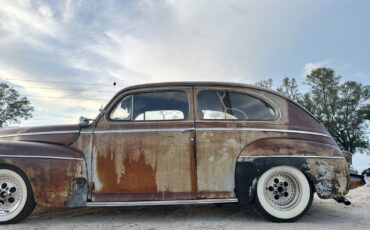 Ford-Super-Deluxe-1946-Sedan-10