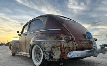 Ford-Super-Deluxe-1946-Sedan-11