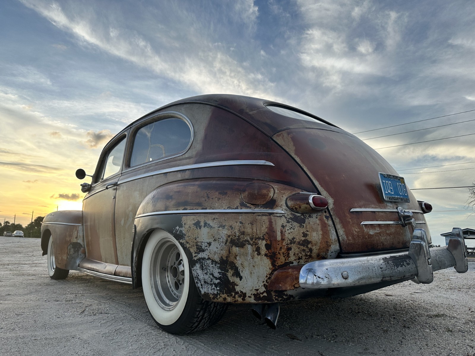 Ford-Super-Deluxe-1946-Sedan-11