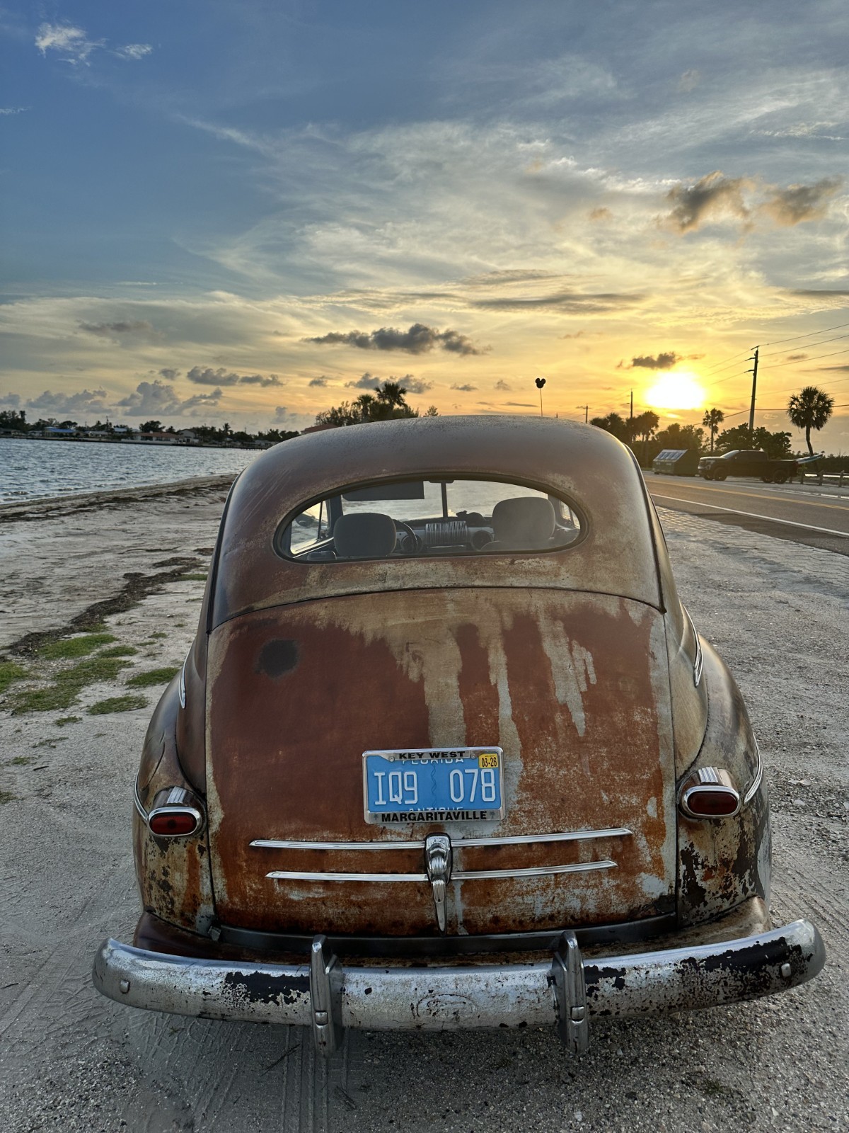 Ford-Super-Deluxe-1946-Sedan-12