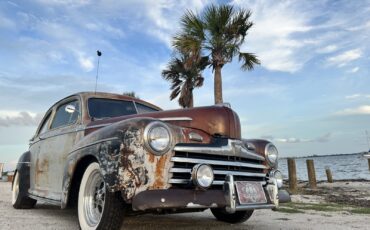 Ford-Super-Deluxe-1946-Sedan-3