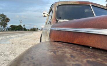 Ford-Super-Deluxe-1946-Sedan-4