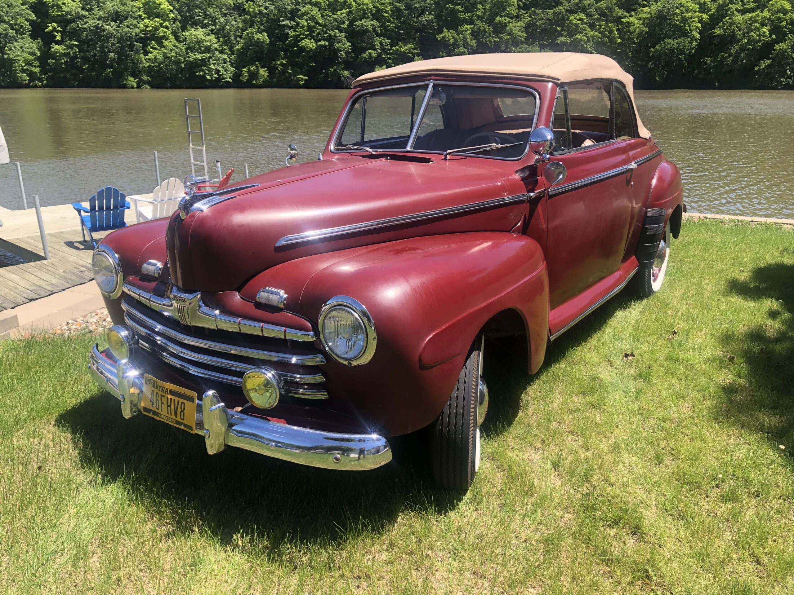 Ford-Super-deluxe-1946-Red-Tan-14
