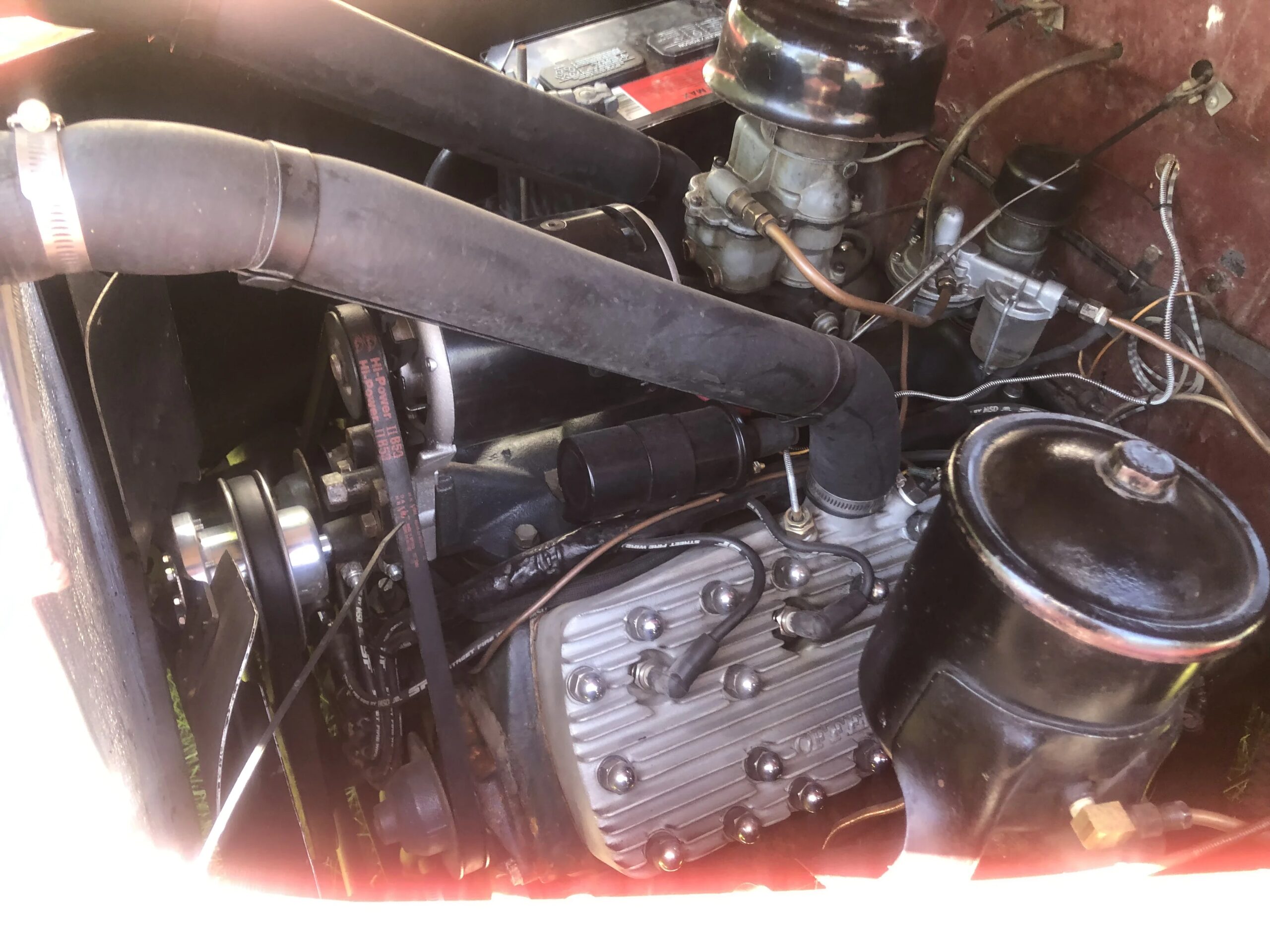 Ford-Super-deluxe-1946-Red-Tan-3