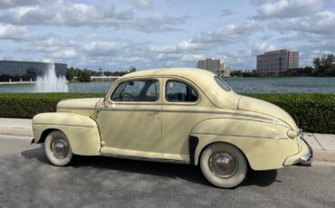 Ford-Super-deluxe-1946-Yellow-Blue-1
