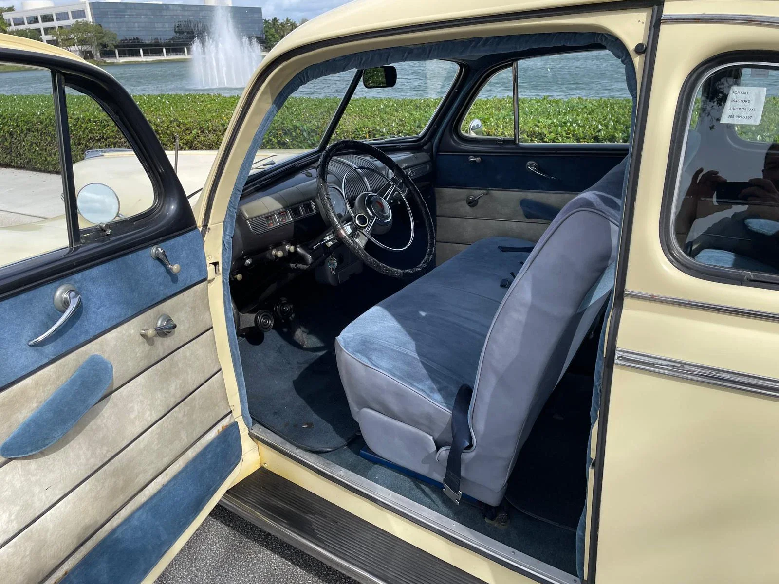 Ford-Super-deluxe-1946-Yellow-Blue-4