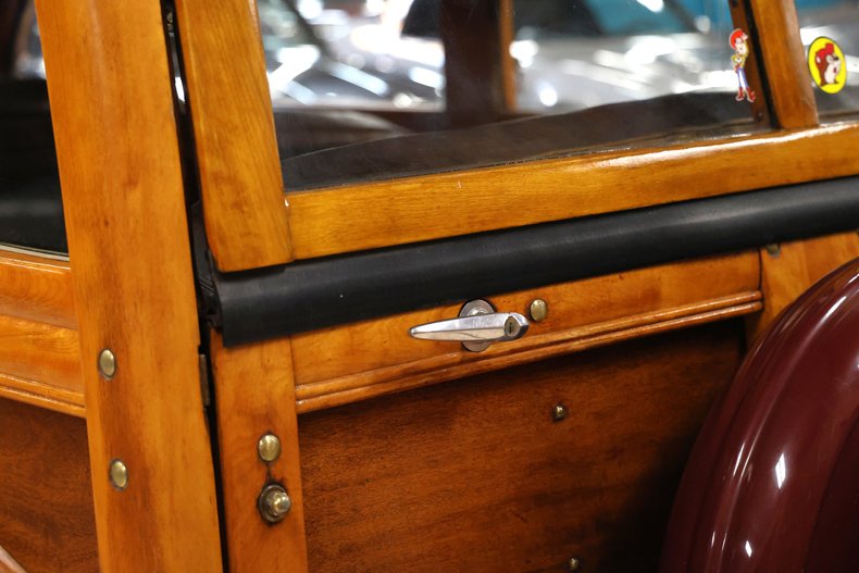 Ford-Super-deluxe-1948-Burgundy-Brown-1