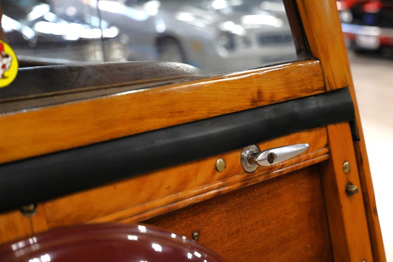 Ford-Super-deluxe-1948-Burgundy-Brown-2
