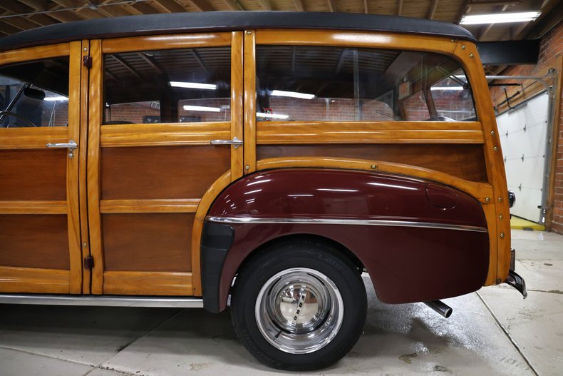 Ford-Super-deluxe-1948-Burgundy-Brown-22