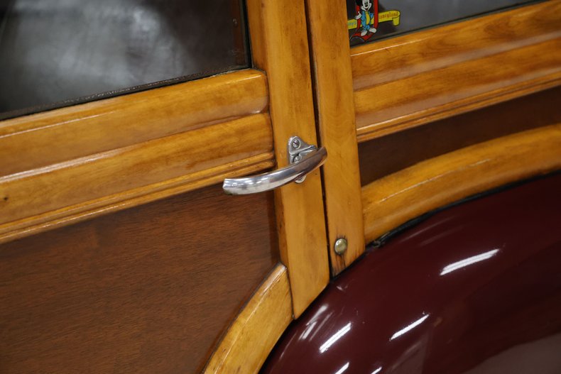 Ford-Super-deluxe-1948-Burgundy-Brown-30