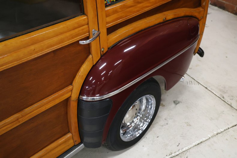 Ford-Super-deluxe-1948-Burgundy-Brown-34