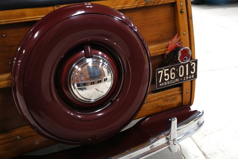 Ford-Super-deluxe-1948-Burgundy-Brown-47