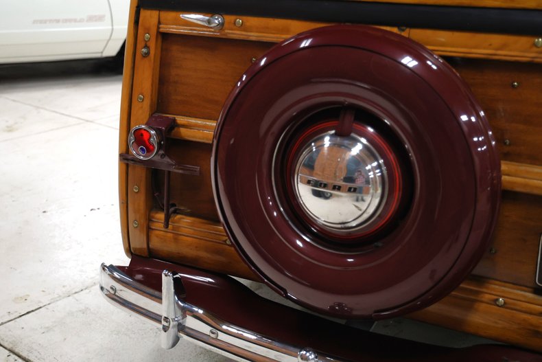 Ford-Super-deluxe-1948-Burgundy-Brown-48