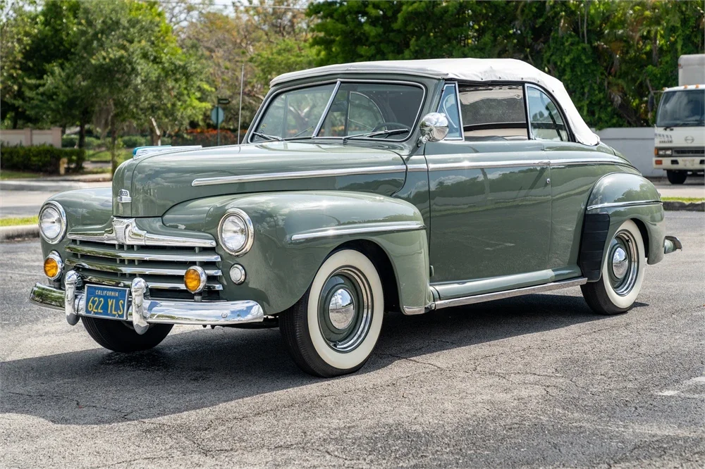 Ford-Super-deluxe-1948-Green-White-1