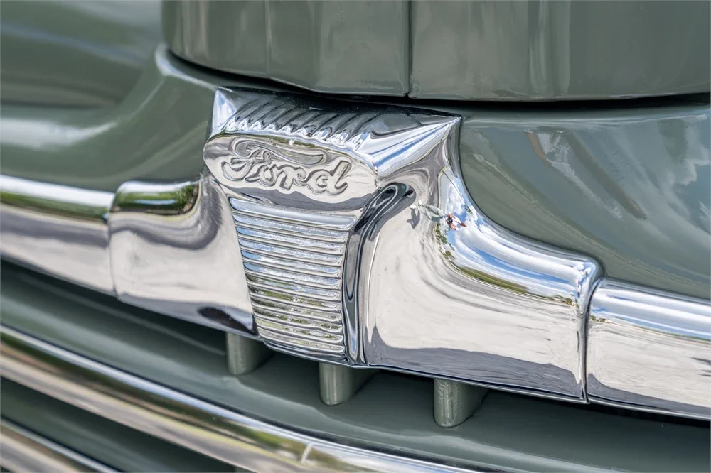 Ford-Super-deluxe-1948-Green-White-10