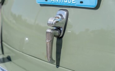Ford-Super-deluxe-1948-Green-White-11