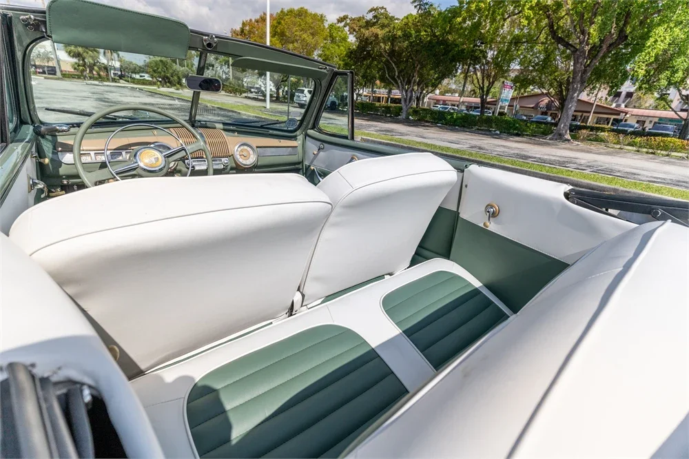 Ford-Super-deluxe-1948-Green-White-14
