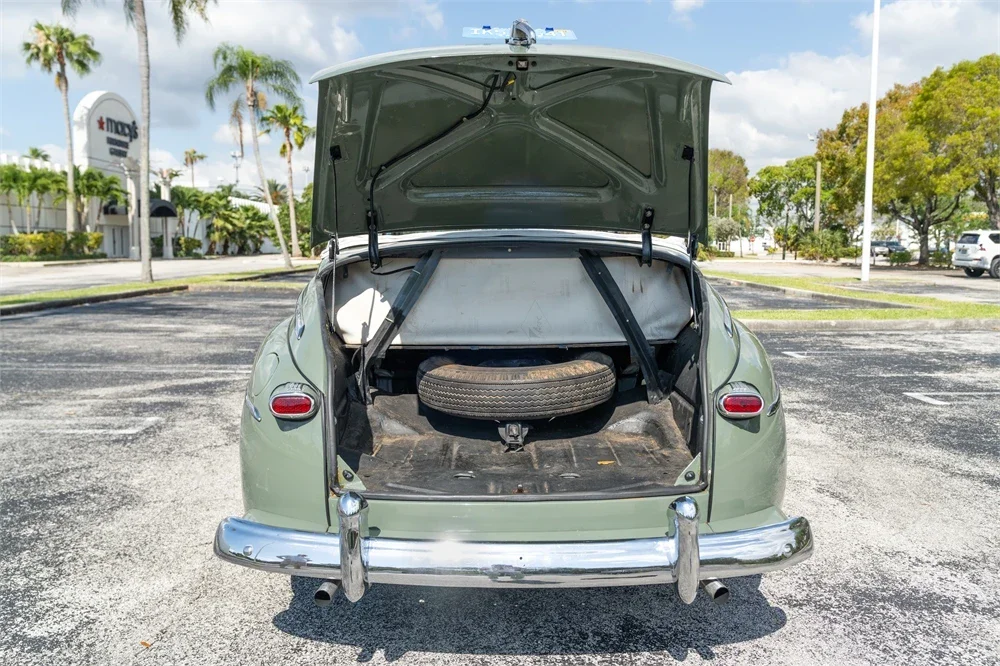Ford-Super-deluxe-1948-Green-White-17