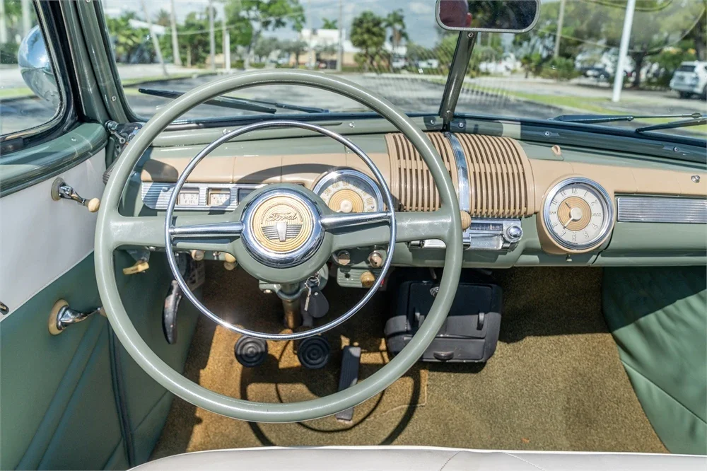 Ford-Super-deluxe-1948-Green-White-18