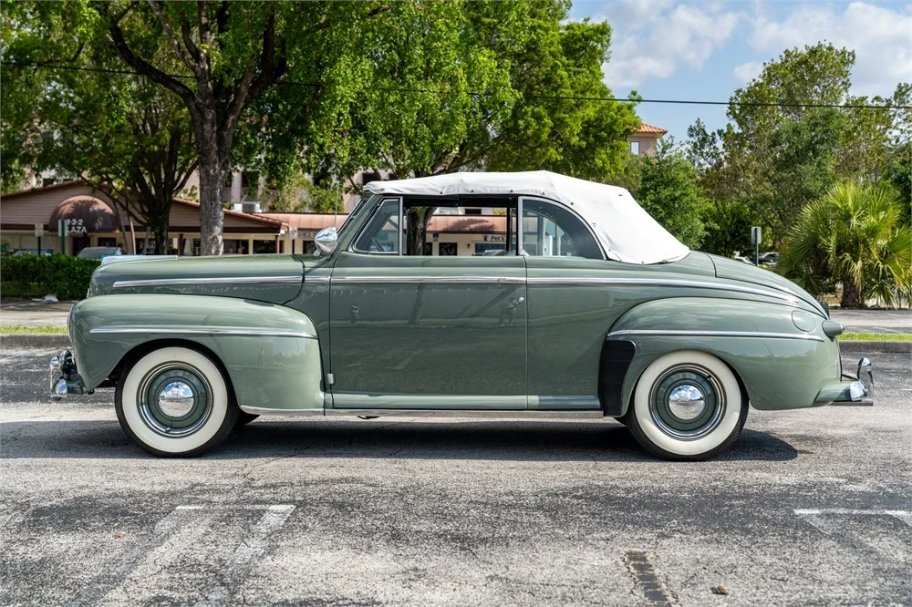 Ford-Super-deluxe-1948-Green-White-2