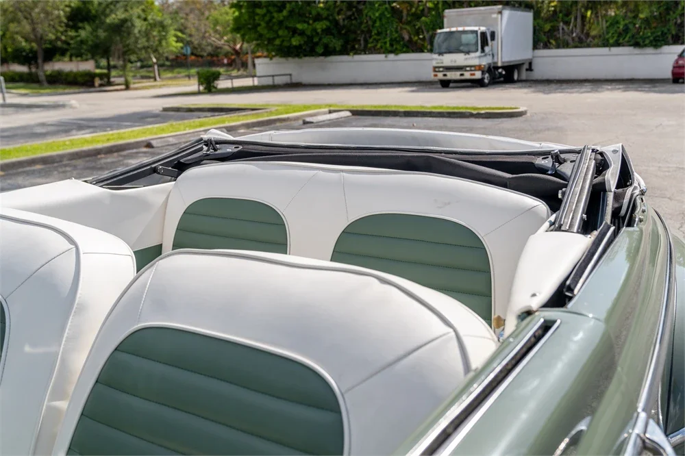Ford-Super-deluxe-1948-Green-White-22