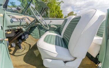 Ford-Super-deluxe-1948-Green-White-23