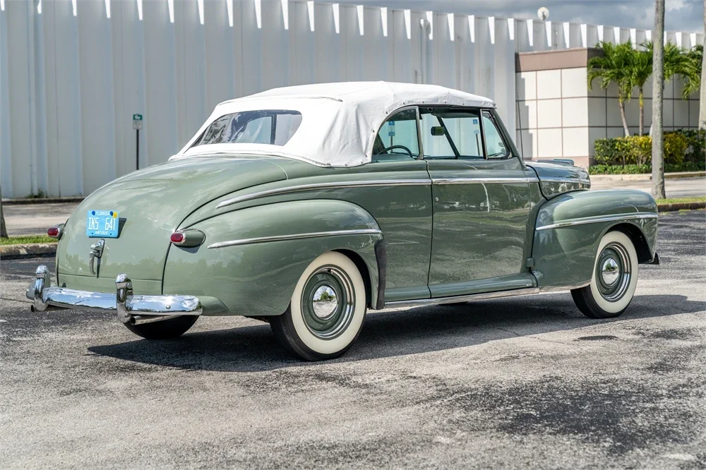 Ford-Super-deluxe-1948-Green-White-3