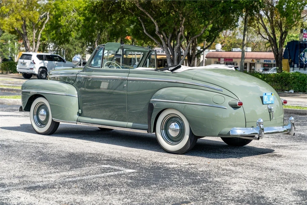 Ford-Super-deluxe-1948-Green-White-4