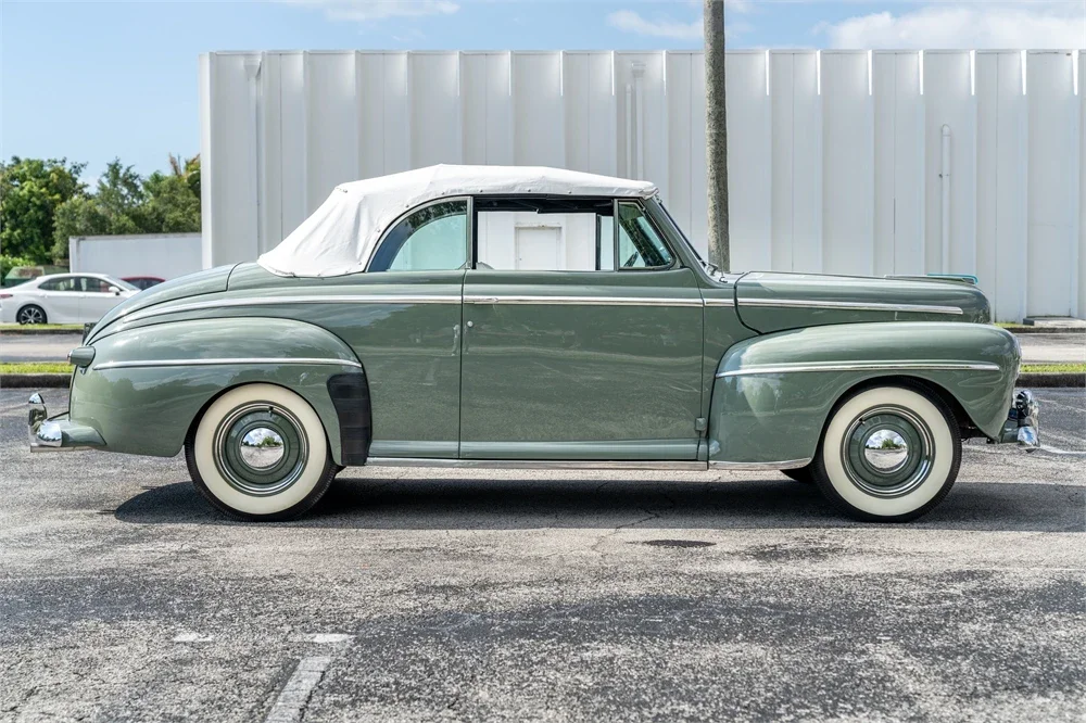 Ford-Super-deluxe-1948-Green-White-5