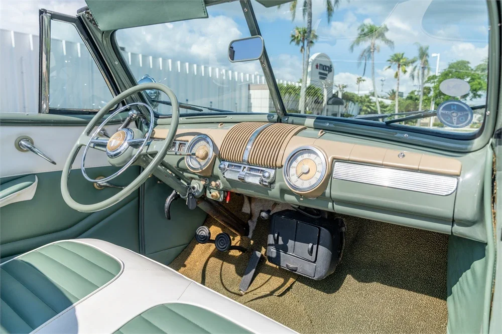 Ford-Super-deluxe-1948-Green-White-9