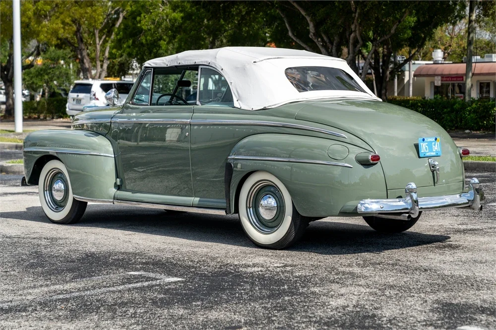 Ford-Super-deluxe-1948-Green-White