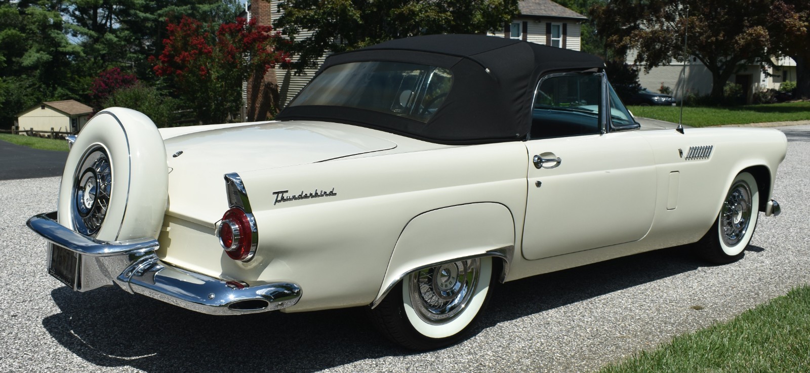Ford-Thunderbird-1956-Convertible-3