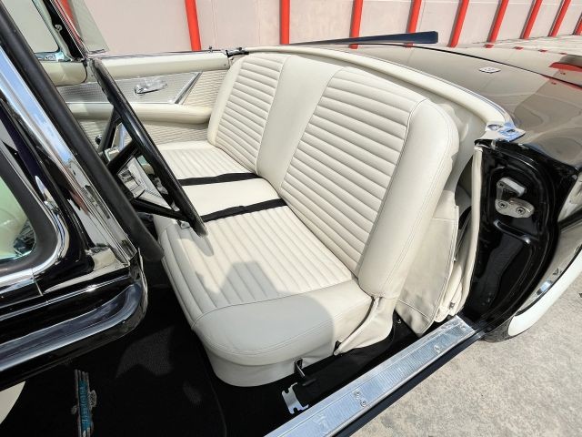 Ford-Thunderbird-1957-Convertible-17