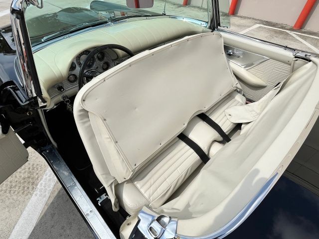 Ford-Thunderbird-1957-Convertible-18