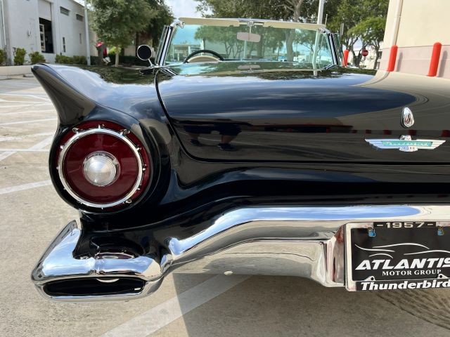 Ford-Thunderbird-1957-Convertible-8