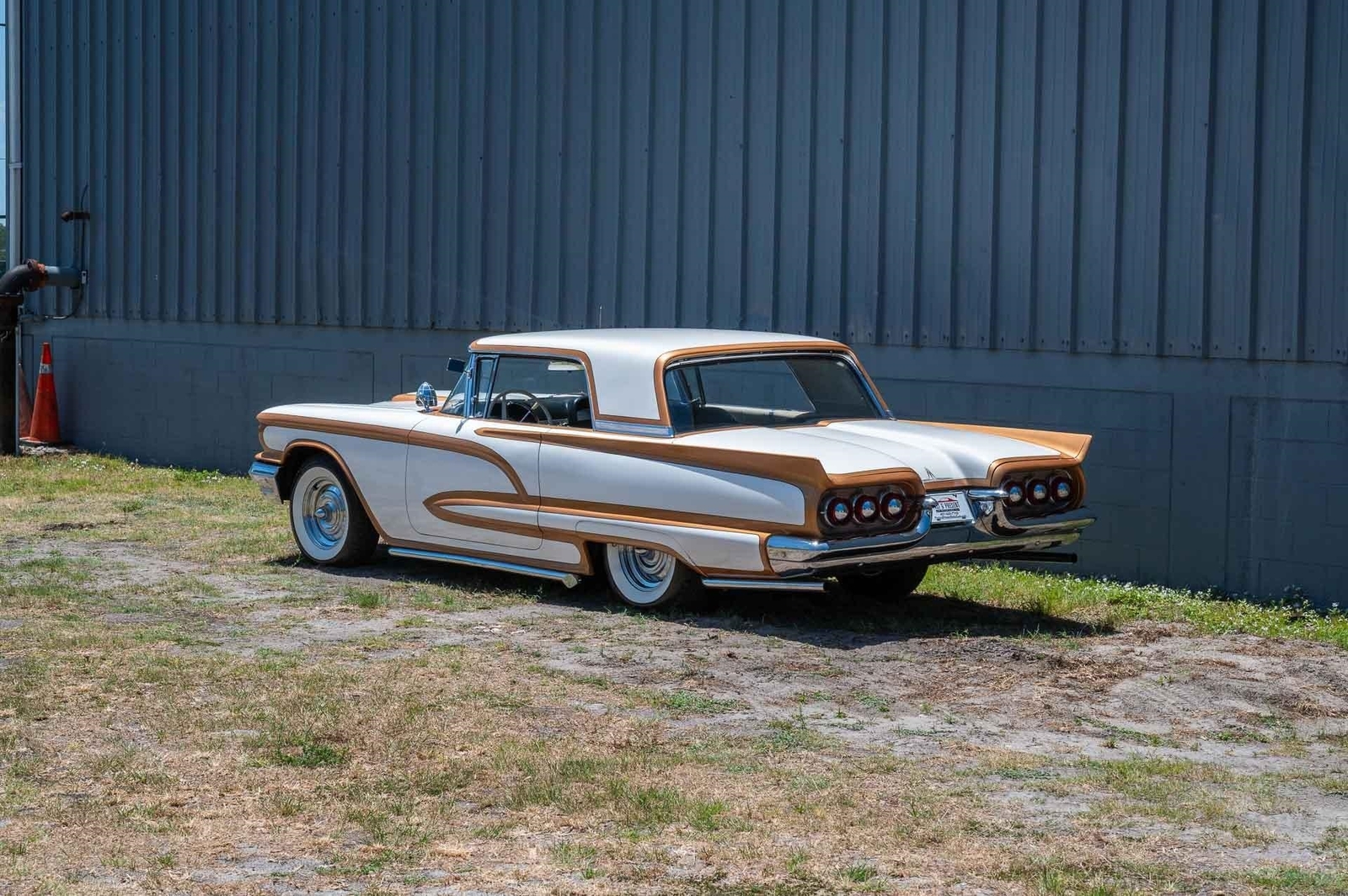 Ford-Thunderbird-1960-2-Door-3