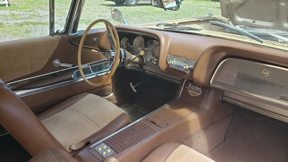 Ford-Thunderbird-1960-Coupe-4