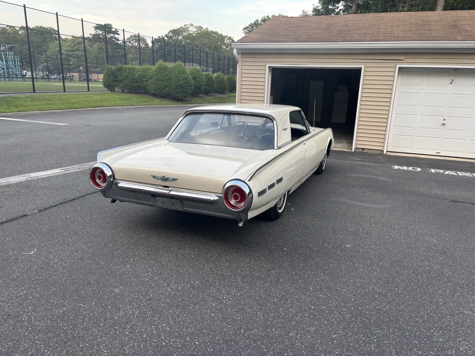 Ford-Thunderbird-1962-1