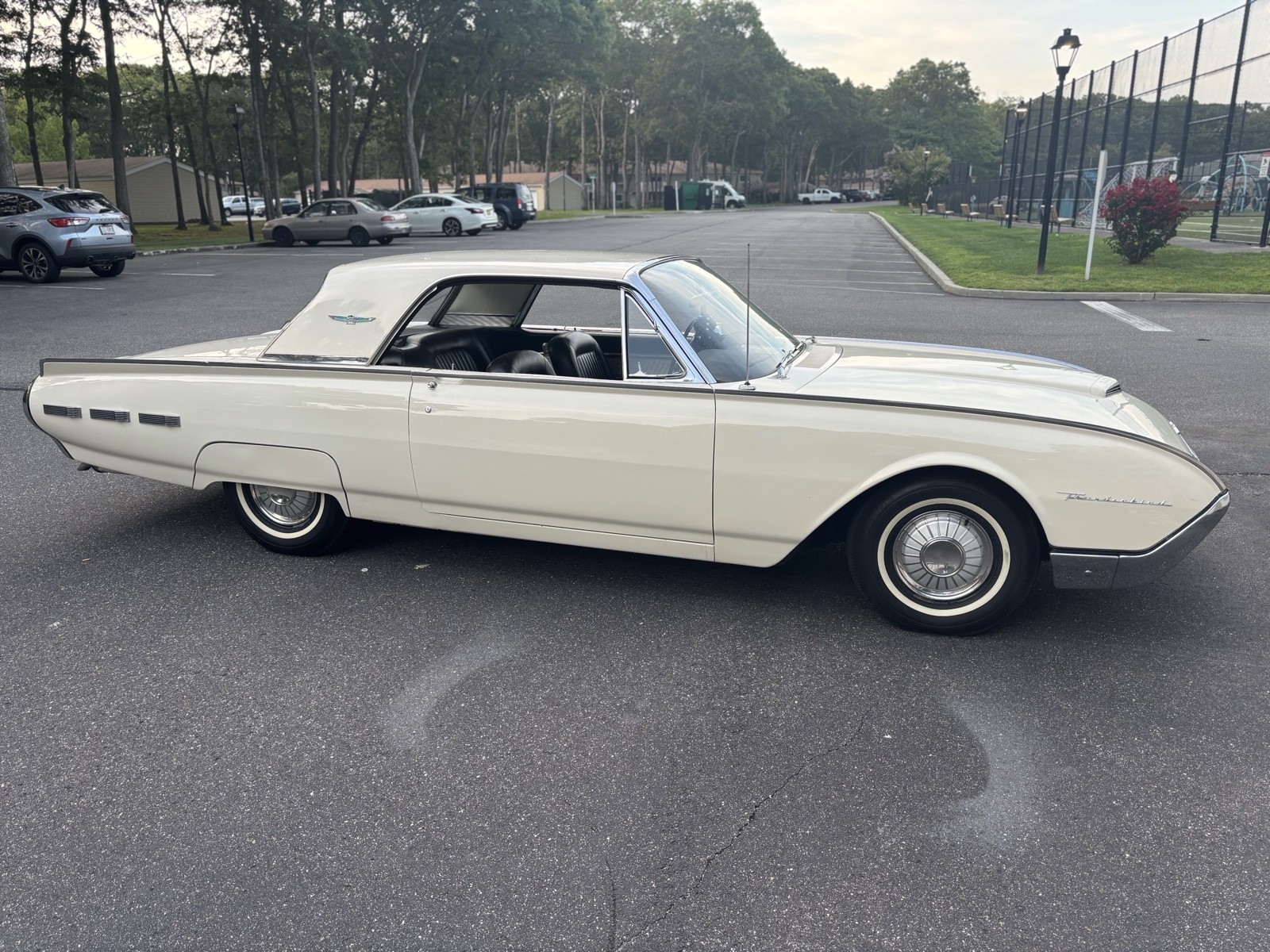 Ford-Thunderbird-1962-2