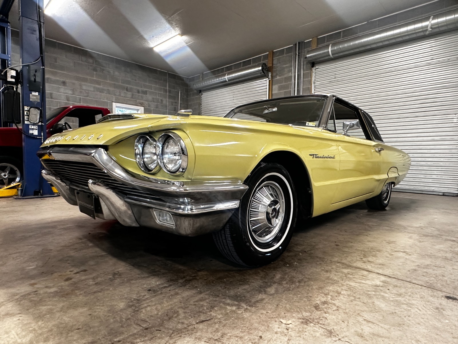 Ford-Thunderbird-1964-Coupe-1