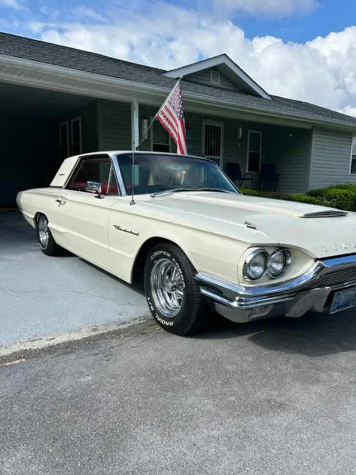 Ford-Thunderbird-1964-Off-White-Red