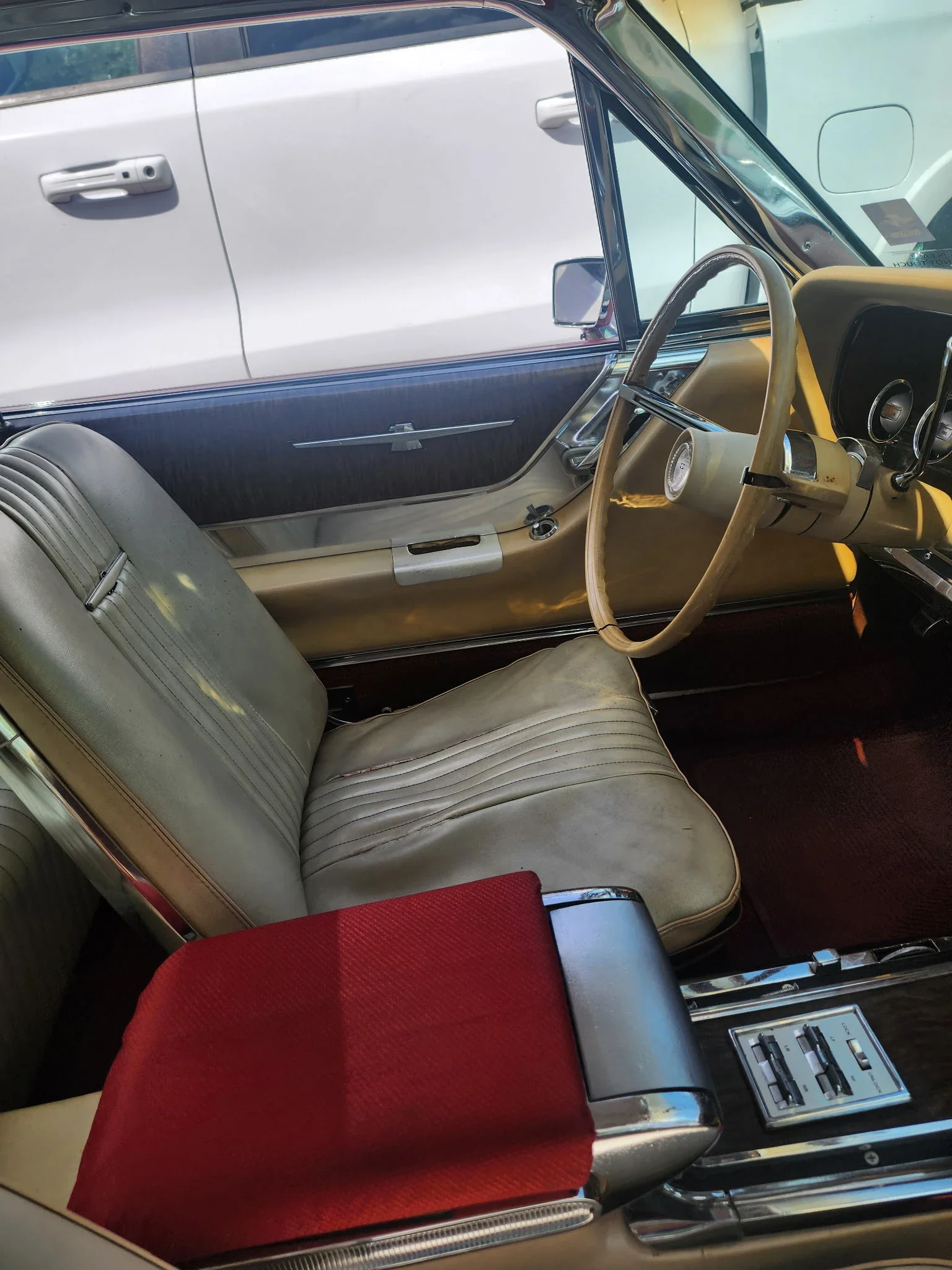 Ford-Thunderbird-1965-Beige-18