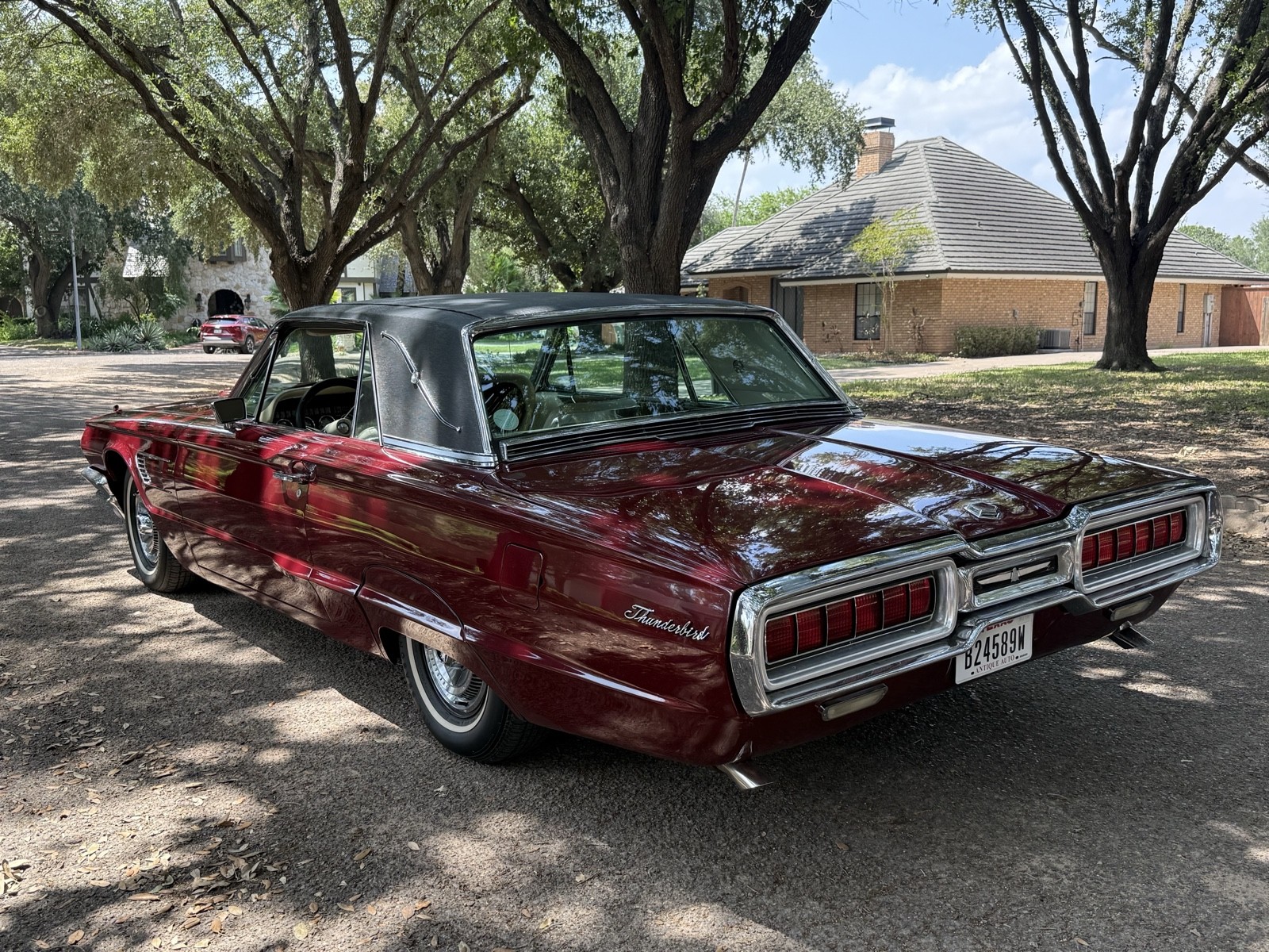 Ford-Thunderbird-1965-Coupe-10