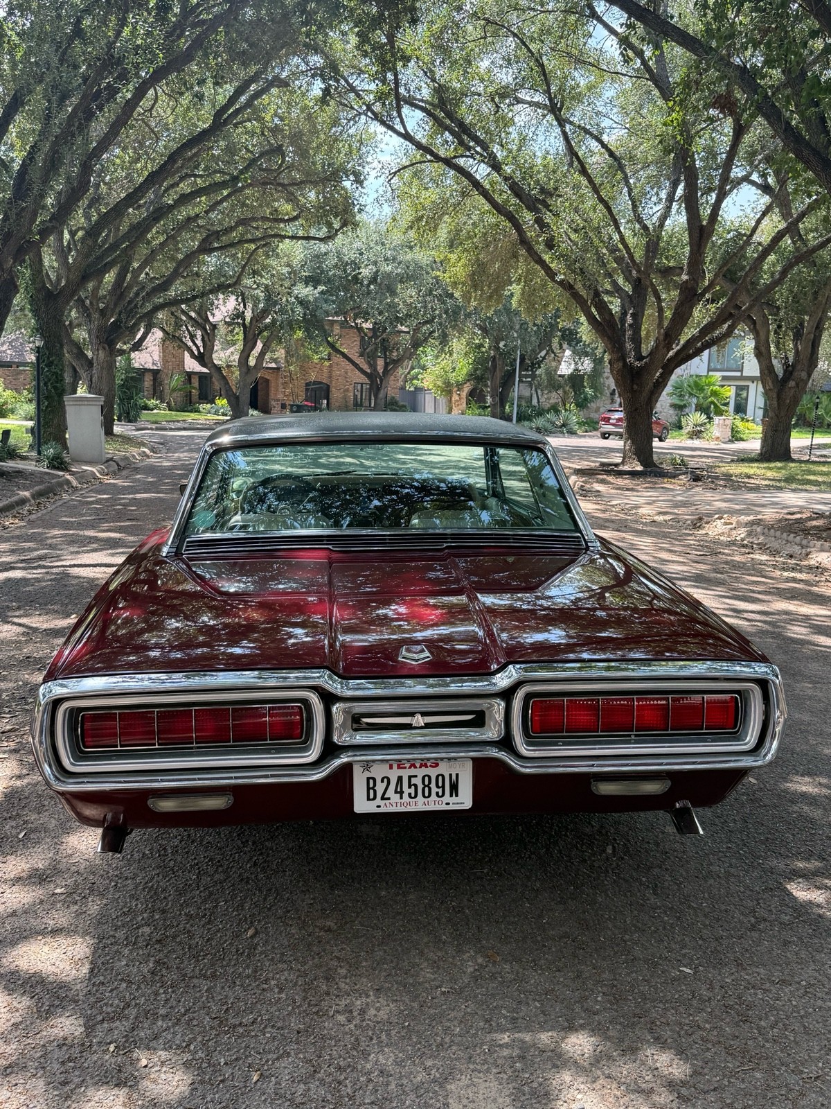Ford-Thunderbird-1965-Coupe-11