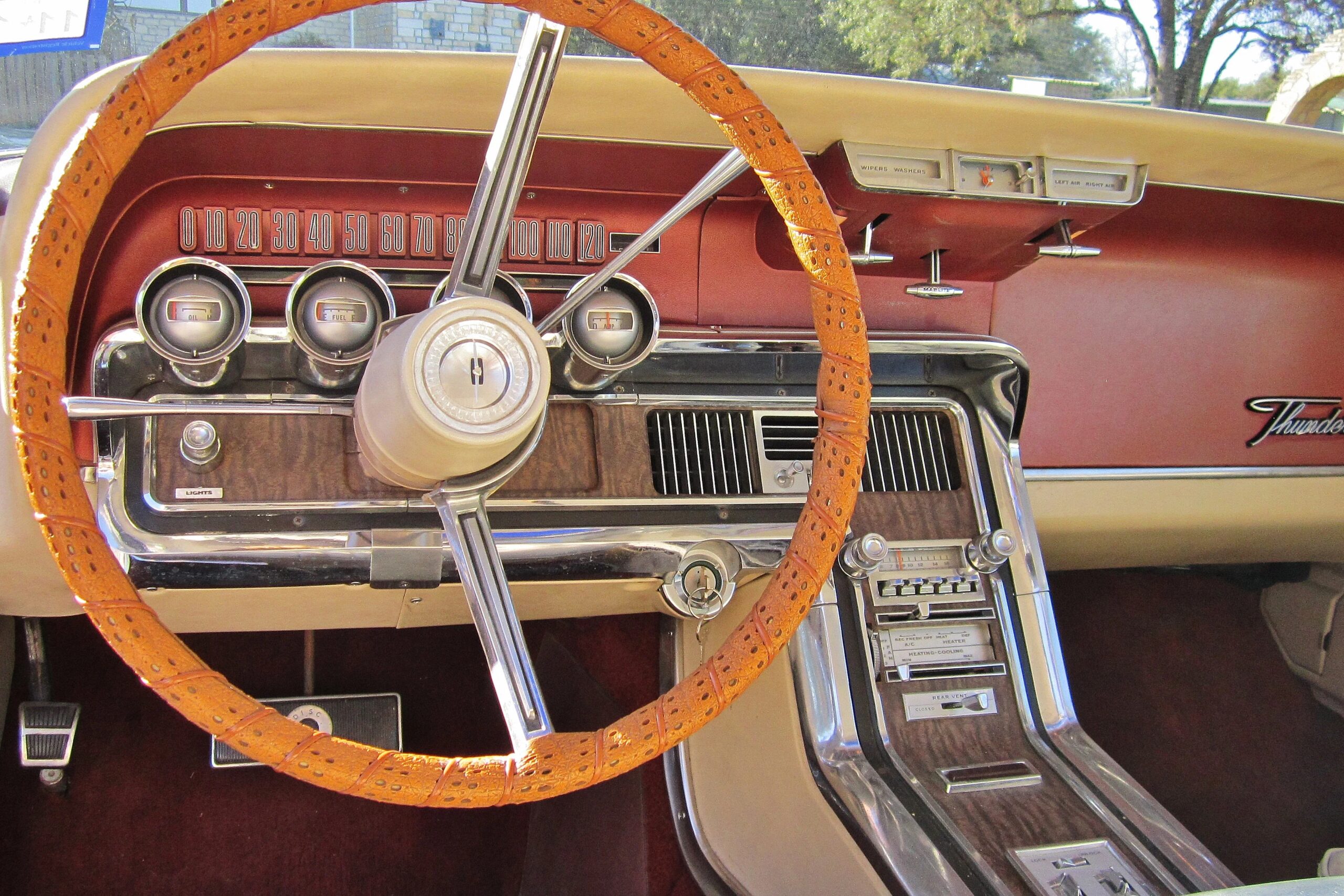 Ford-Thunderbird-1965-Other-White-22