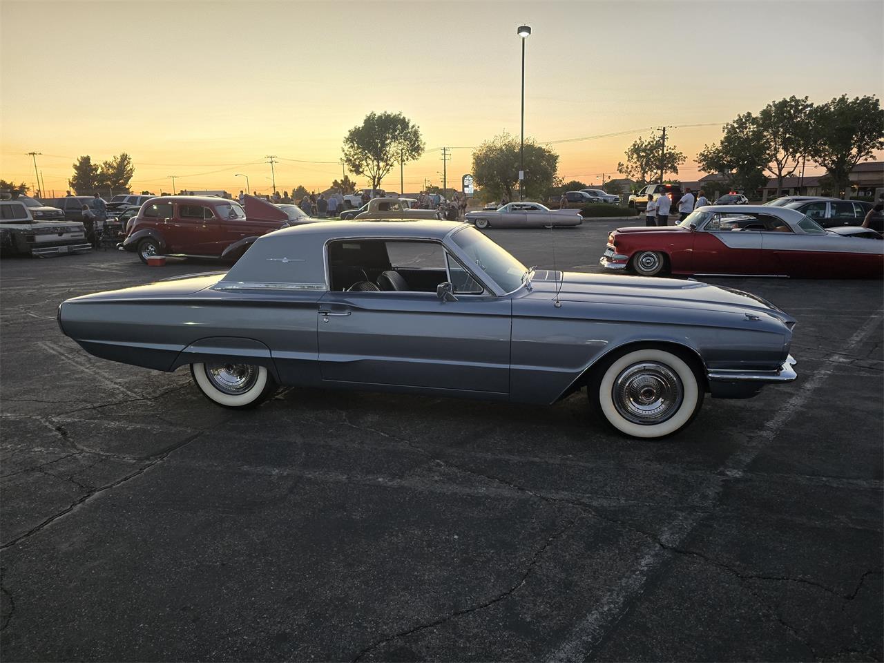 Ford-Thunderbird-1966-Chroma-Blue-Black-2