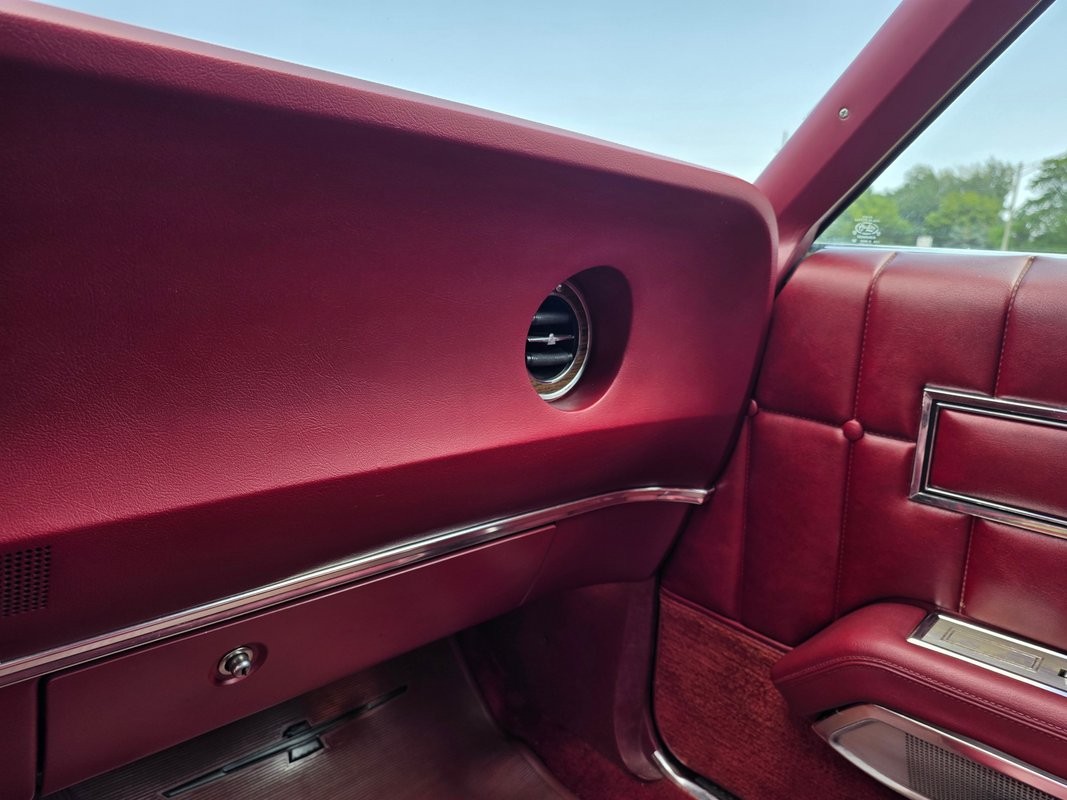 Ford-Thunderbird-1971-35