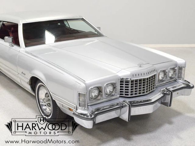 Ford-Thunderbird-1976-Coupe-10
