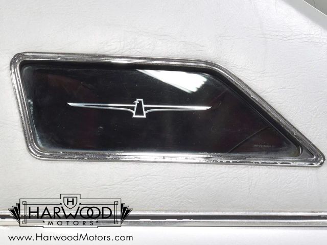 Ford-Thunderbird-1976-Coupe-26
